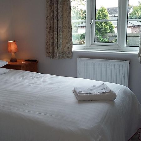 Church End Farm Bed And Breakfast Hale  Экстерьер фото