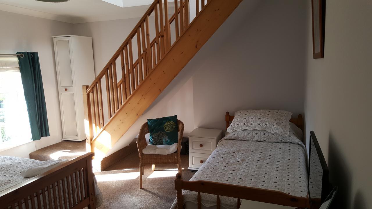 Church End Farm Bed And Breakfast Hale  Экстерьер фото
