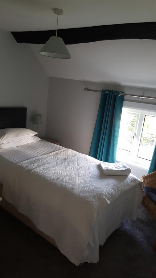 Church End Farm Bed And Breakfast Hale  Экстерьер фото