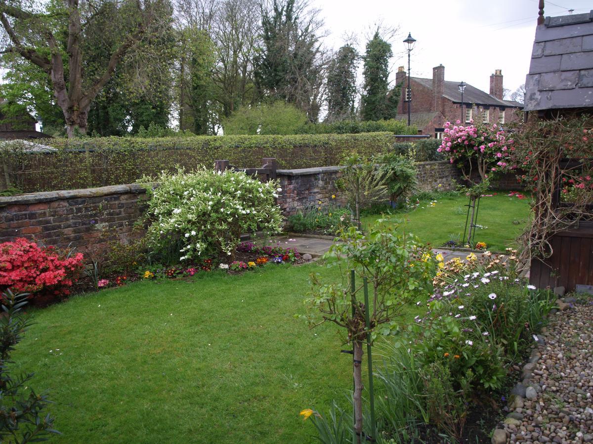 Church End Farm Bed And Breakfast Hale  Экстерьер фото
